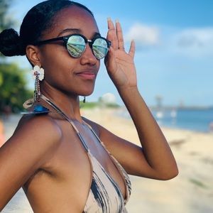 Meet your Posher, Alicia